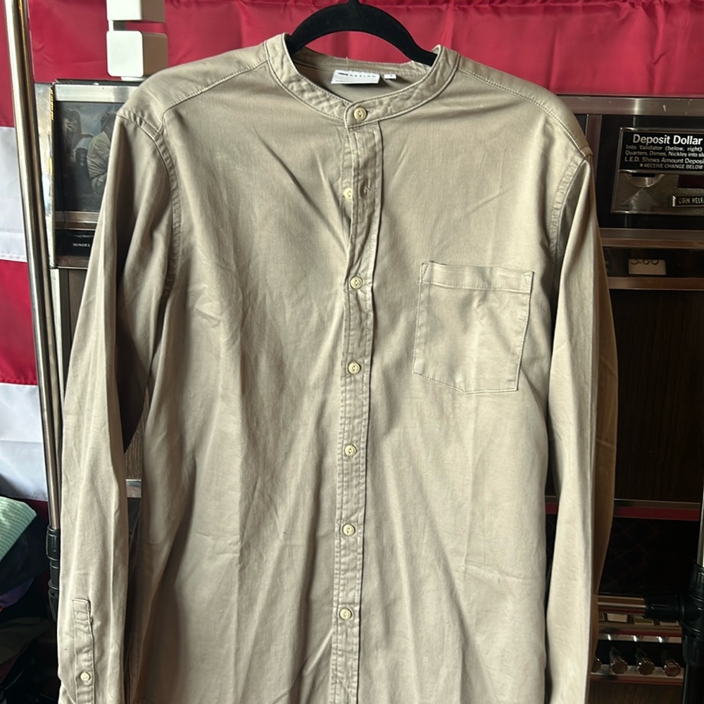 Men’s button shirt